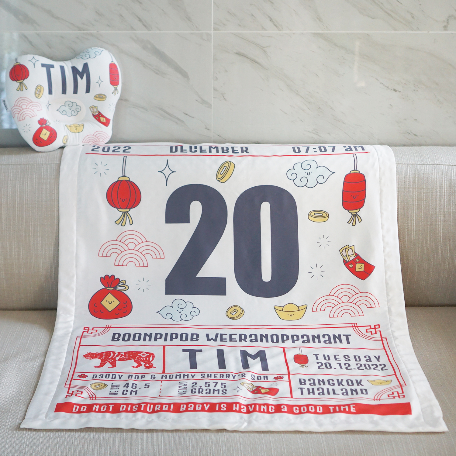 ชุดของขวัญเด็กแรกเกิด หมอนหลุม + ผ้าห่มขนาด 75x100cm ลาย Chinese Calendar - White/Grey