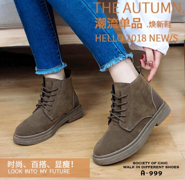 รองเท้าผ้าใบหุ้มข้อสไตล์ Martin (สีดำ)