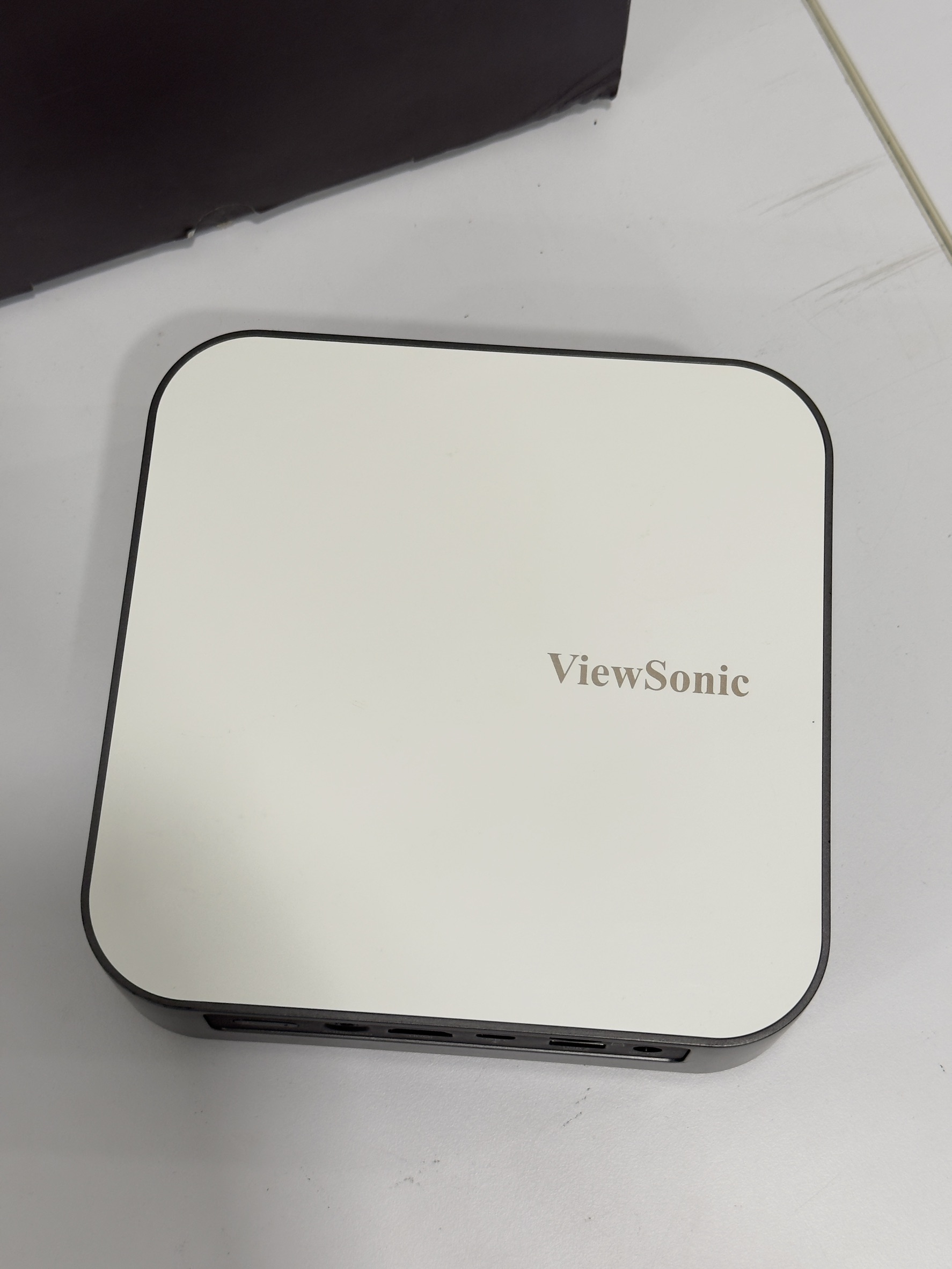 โปรเจคเตอร์สำหรับพกพา Viewsonie M2e + Adapter + Remote + กระเป๋า