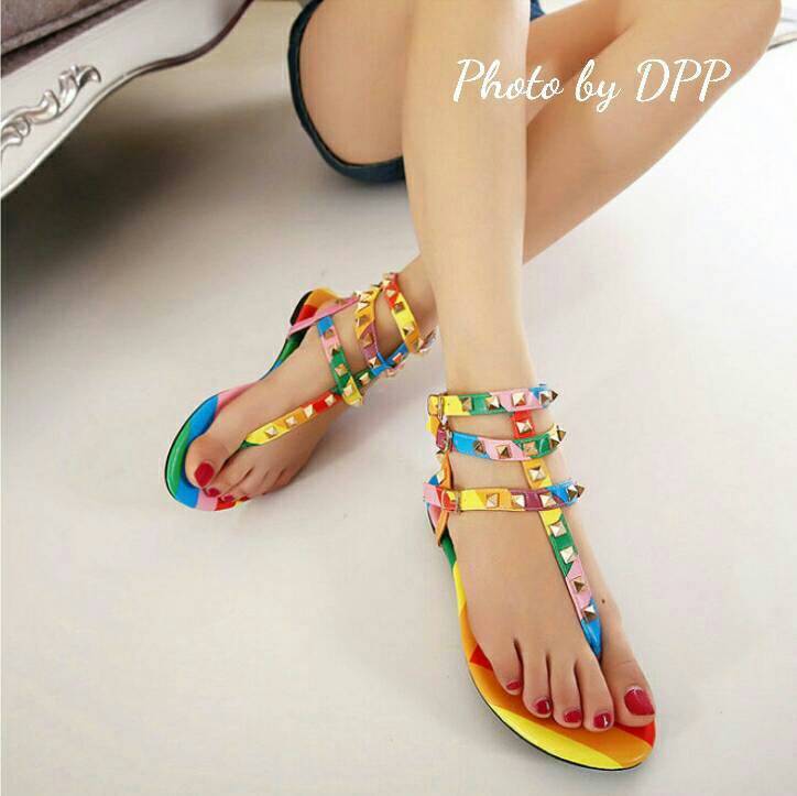 พร้อมส่ง : รองเท้าแตะรัดส้น Valentino pumps rainbow color t-strap rockstud (ลายทาง)