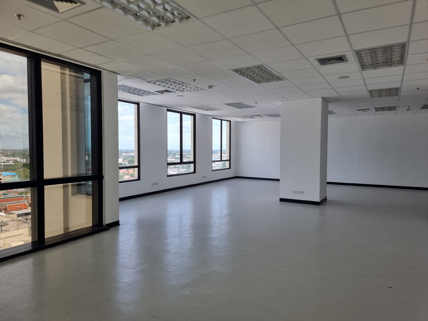 อาคารสำนักงานเซ็นทรัล ปิ่นเกล้า (Central Pinklao Office Tower) สำนักงานออฟฟิศให้เช่าย่านปิ่นเกล้า ติดถนนบรมราชชนนี บางกอกน้อย กรุงเทพฯ