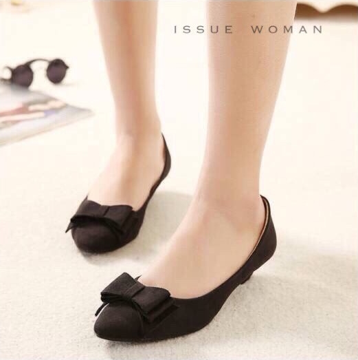 พร้อมส่ง : รองเท้าคัทชูกำมะหยี่ติดโบว์ (สีดำ)