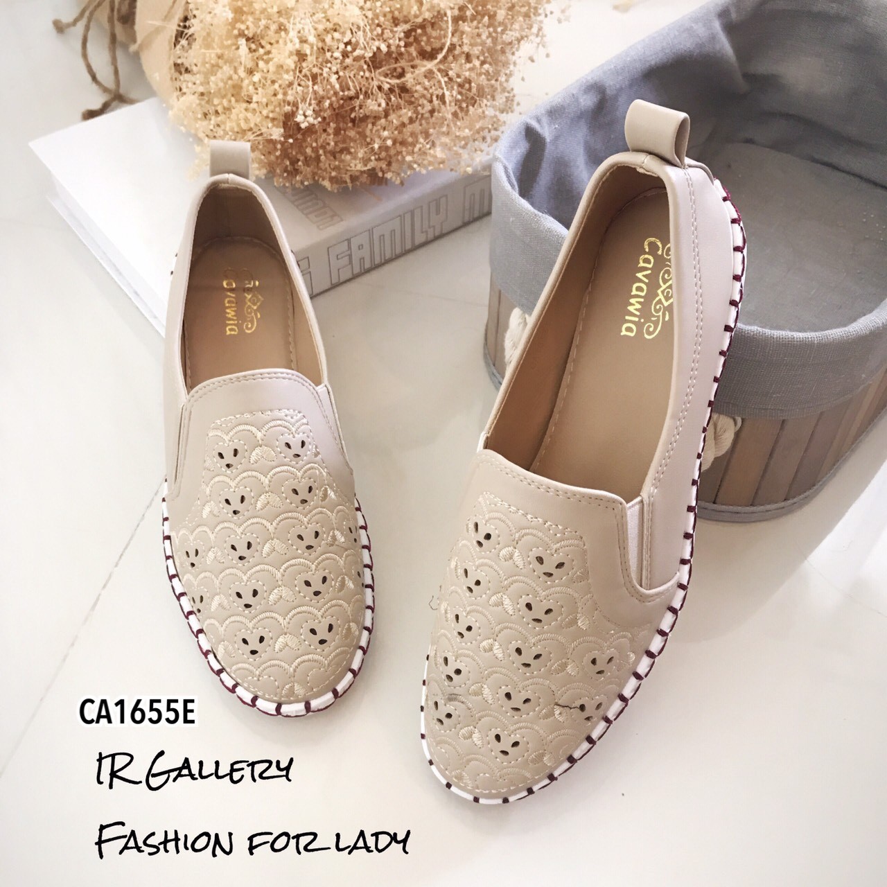 รองเท้าคัทชูฉลุลาย Style Cawavia (สีชมพู)