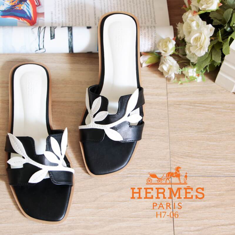รองเท้าแตะ Hermes Leaf Leather Sandal (สีดำ)