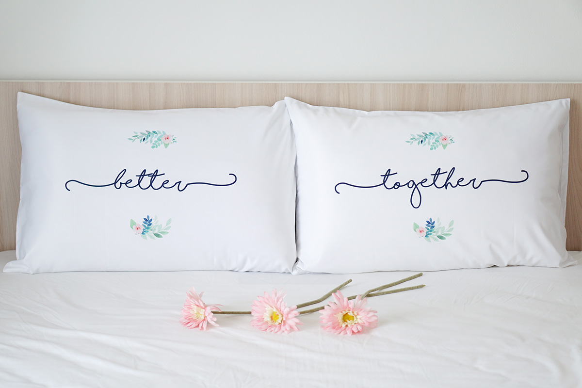 ปลอกหมอนคู่ Flower - Navy พร้อมข้อความ Better Together
