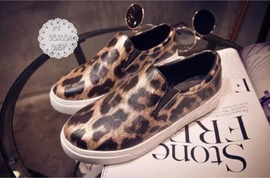 พร้อมส่ง : รองเท้าทรง Vas Style ลายเสือดาว