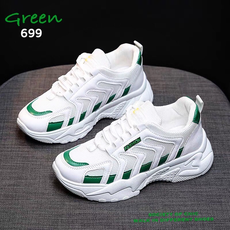 รองเท้าผ้าใบกันลื่นสไตล์สปอร์ต (สีขาว)