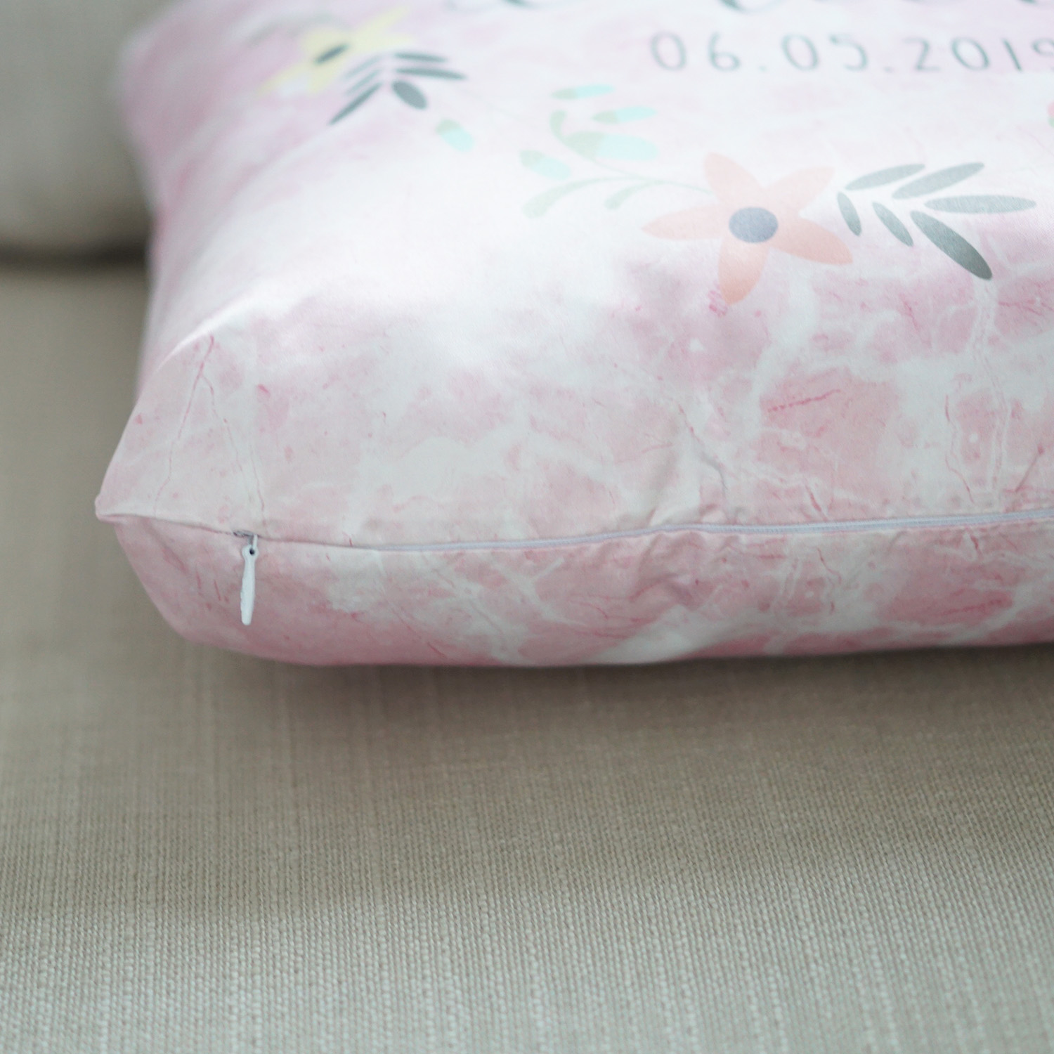 หมอนอิงสั่งทำใส่ชื่อ ลาย Pink Marble - Floral Frame - Grey (ราคาต่อใบ)