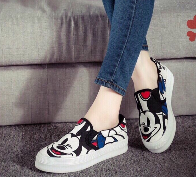 รองเท้ามิ้กกี้เมาส์ทรง Slip On (สีขาว)