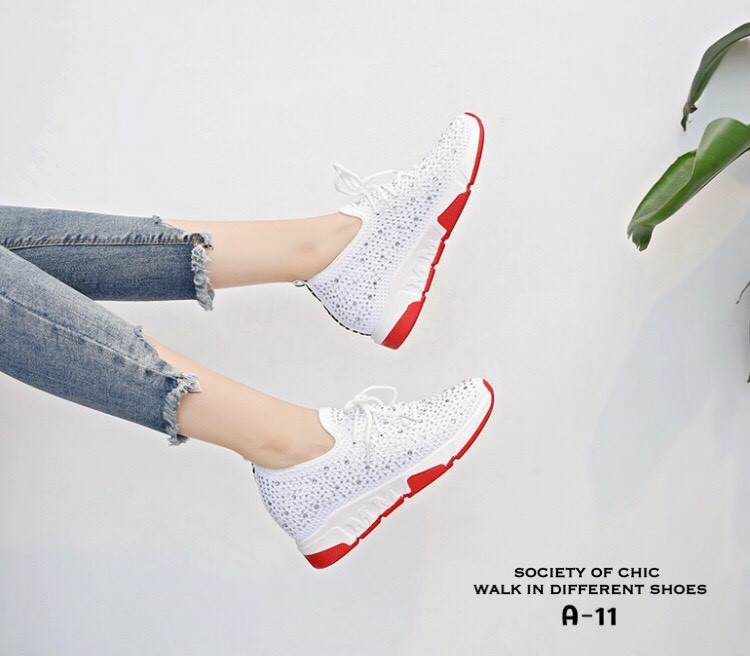 รองเท้าผ้าใบแฟชั่นทรงsportแต่งคริสตัล (สีขาว)