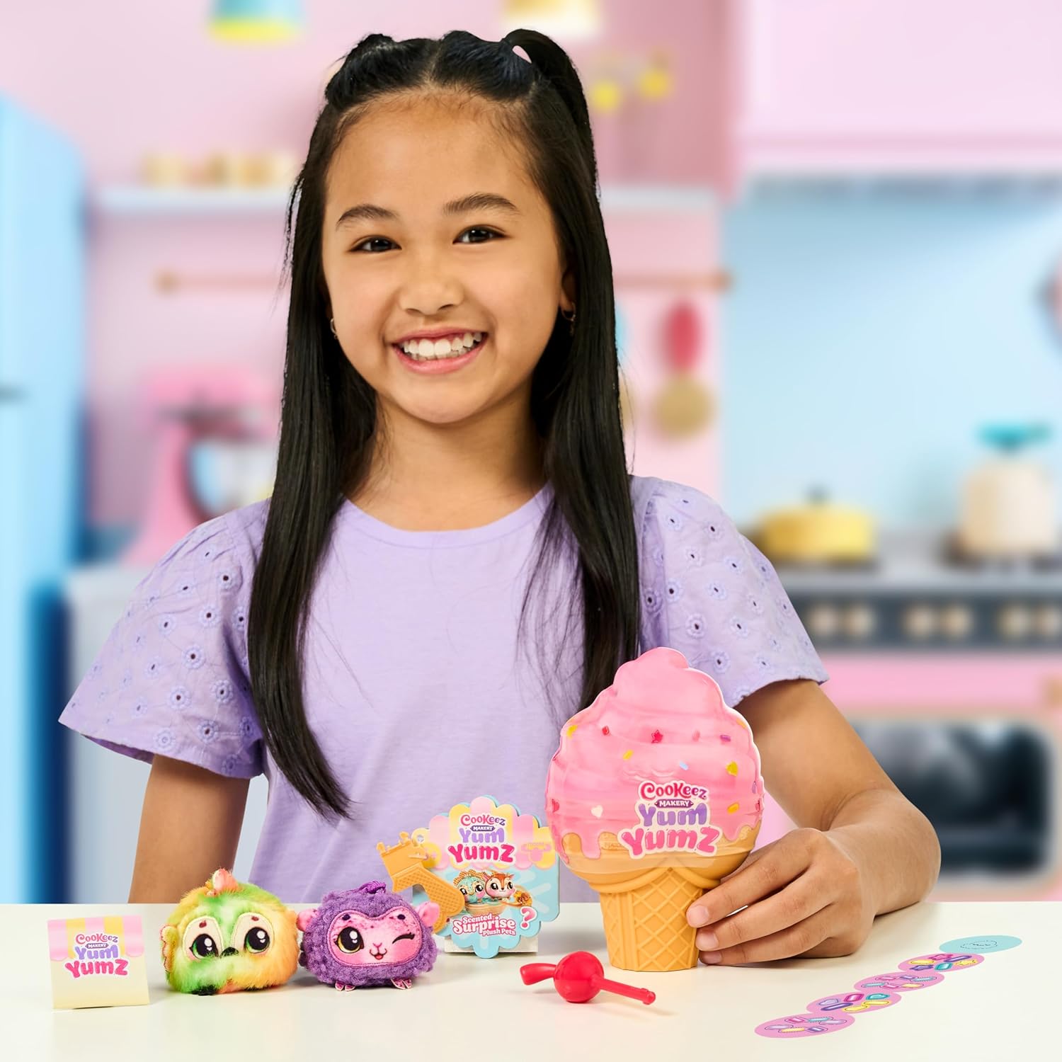 Cookeez Makery Yum Yumz 2 Pack ถุงสุ่มตุ๊กตาผ้าขน Yum Yumz มีกลิ่นหอม 2 ชิ้น ลิขสิทธิ์แท้