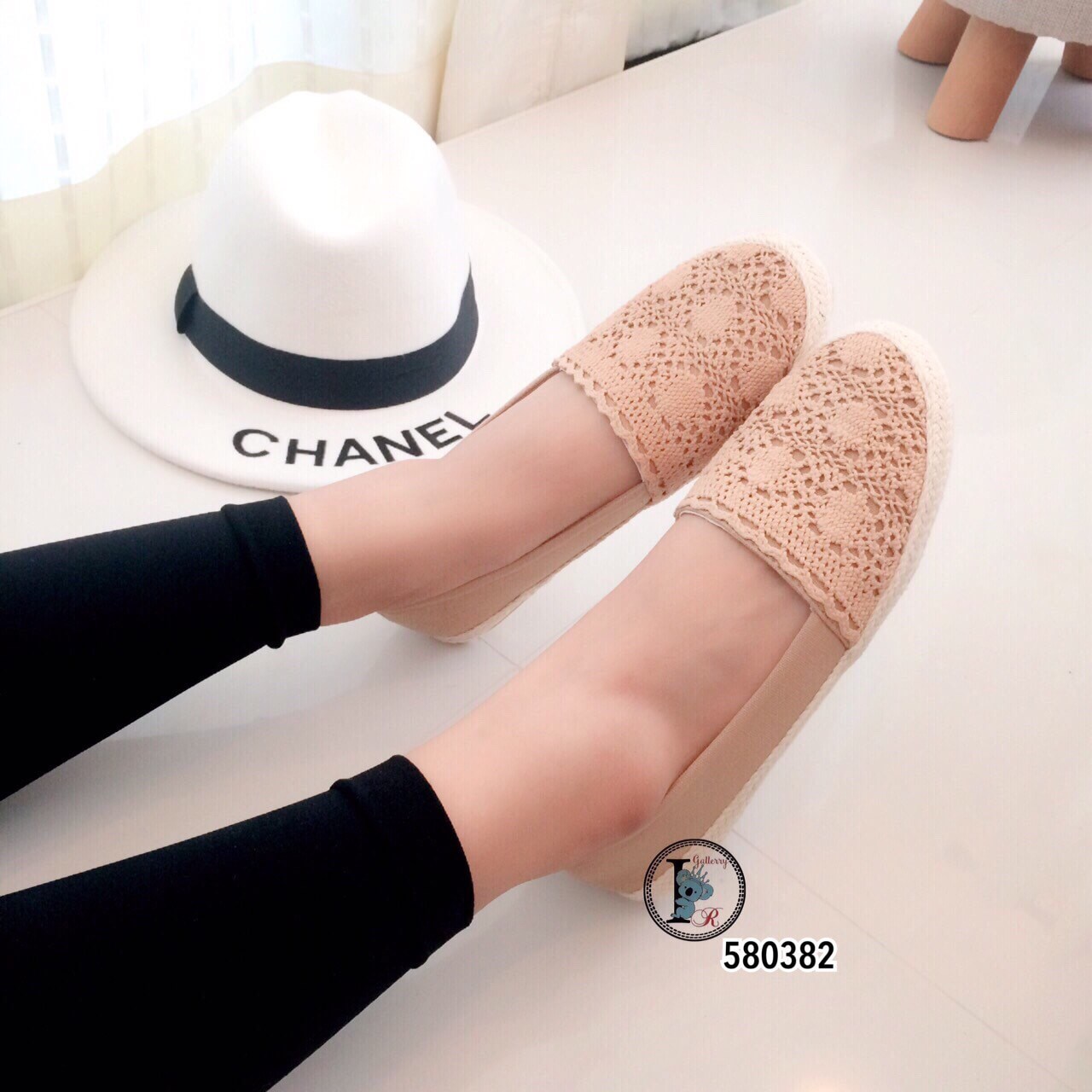 รองเท้าคัทชูลูกไม้ (สีเทา)