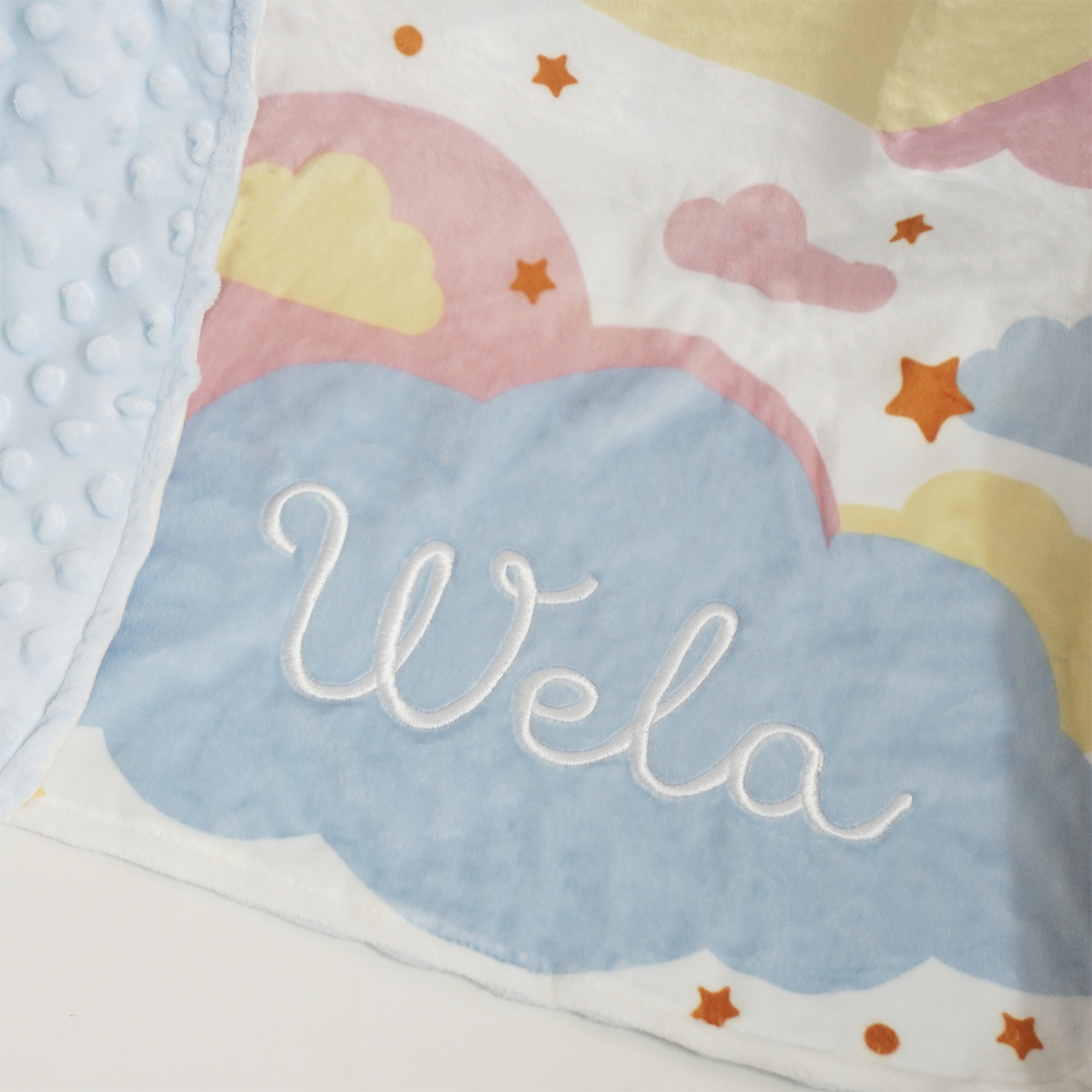 ผ้าห่ม Minky ลาย Moon 75x100cm แบบปักชื่อ ด้านหลังสีฟ้า