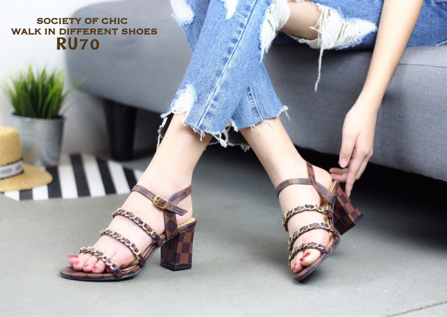 รองเท้ารัดส้นพิมพ์ลาย Style LV (สีน้ำตาล)