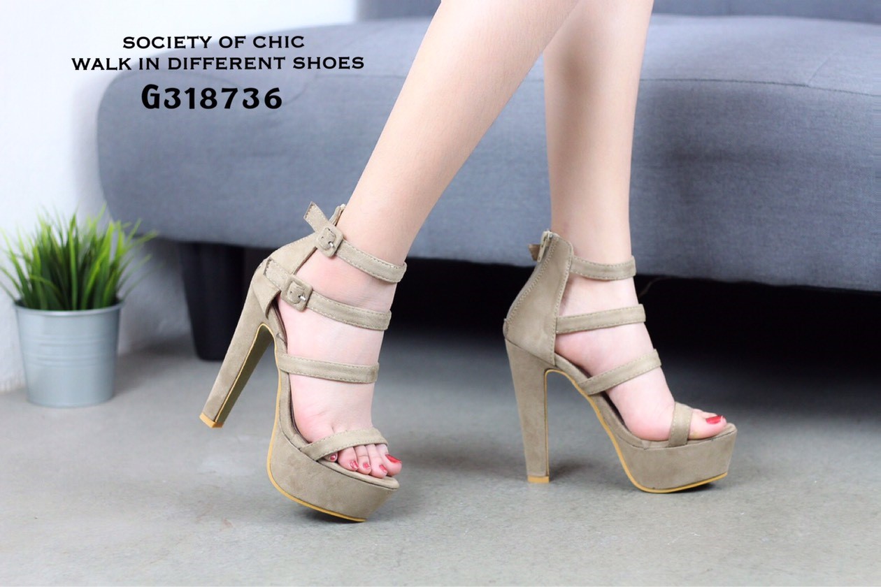 รองเท้าส้นสูงแพลตฟอร์มแต่งเข็มขัด (สีกากี)