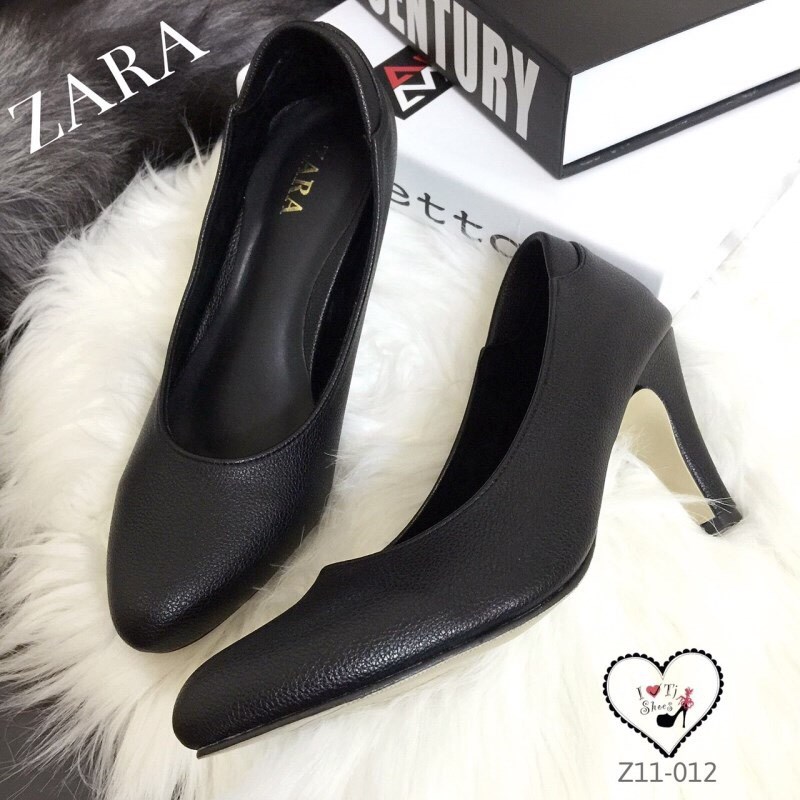 พร้อมส่ง : รองเท้าคัชชู Style Zara (สีดำ)