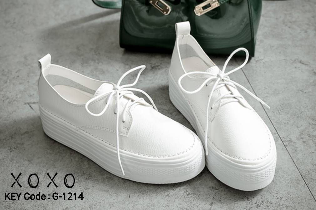 รองเท้าผ้าใบส้นหนาสีขาวล้วน