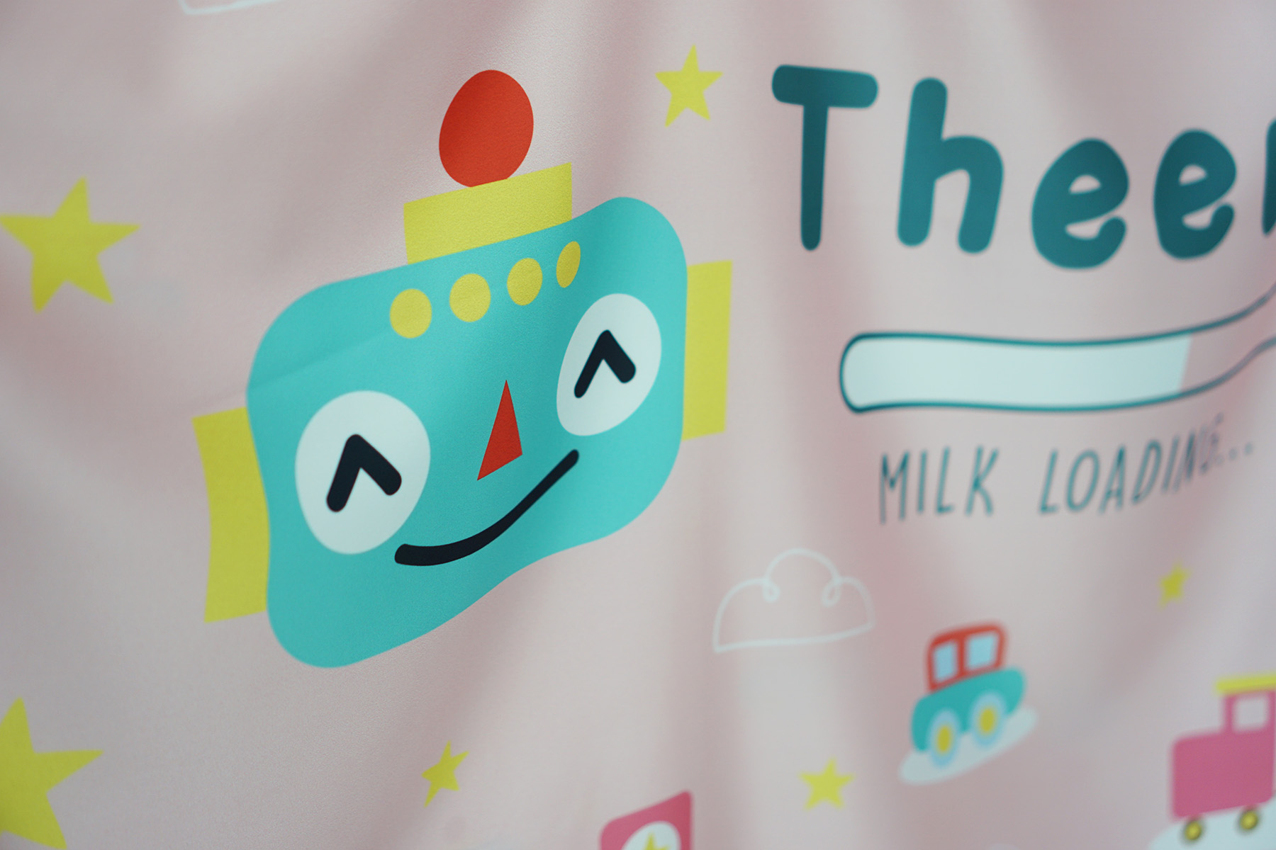 ผ้าคลุมให้นม สั่งทำใส่ชือ ลาย Robot - Pink