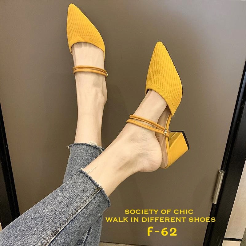 รองเท้าส้นเตี้ยสไตล์ Maxi (สีดำ)