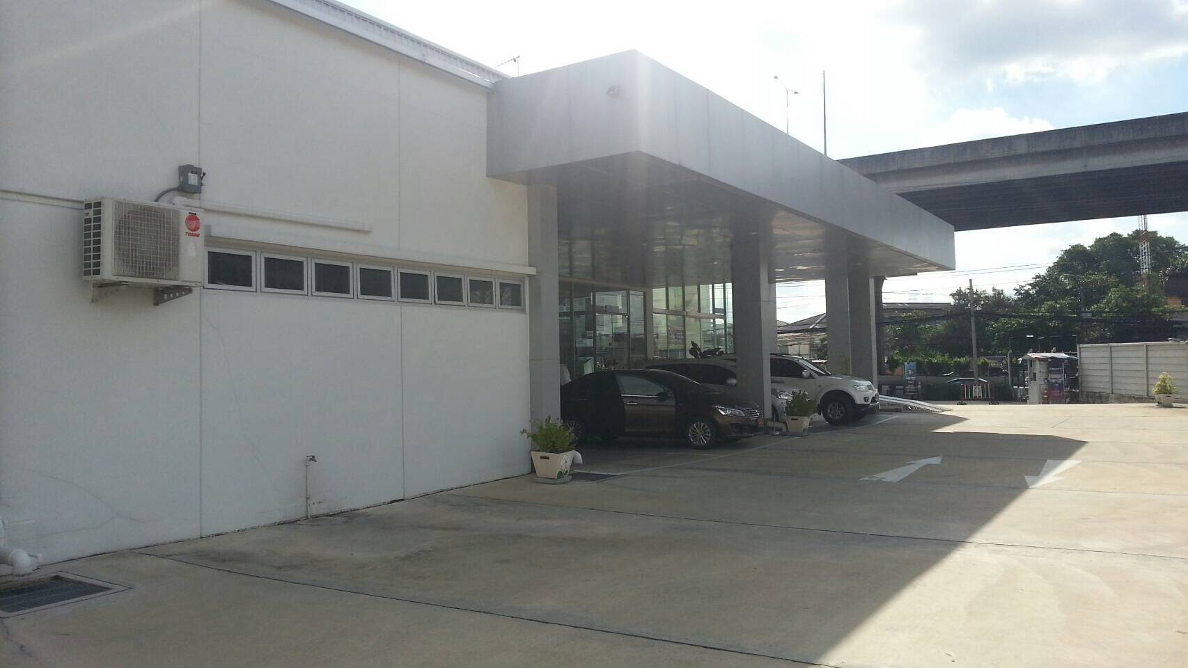 ขายโชว์รูมรถยนต์ ติดถนนวิภาวดีรังสิต พร้อมศูนย์บริการซ่อมรถยนต์