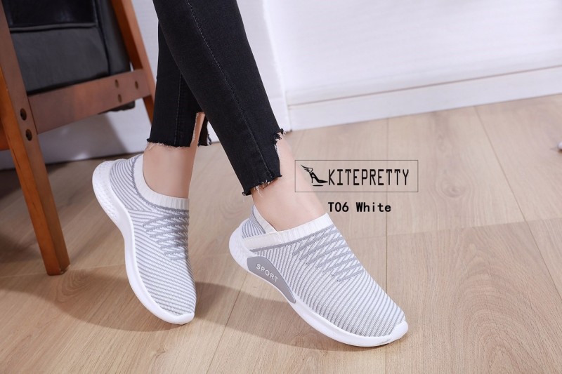 รองเท้าผ้าใบผ้ายืดแต่งลาย (สีดำ)
