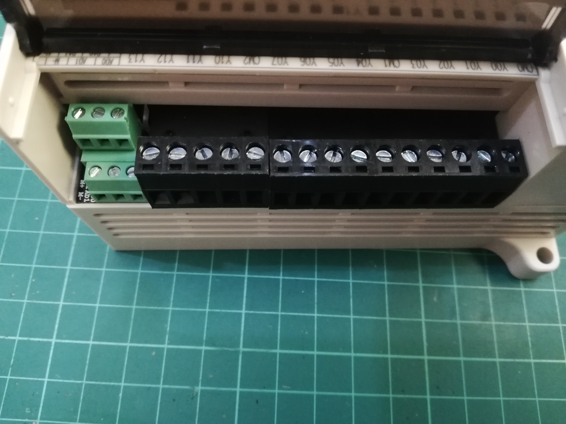 FX3U-24MR ( Programable Logic Control ) + USB-RS232 1 เส้น