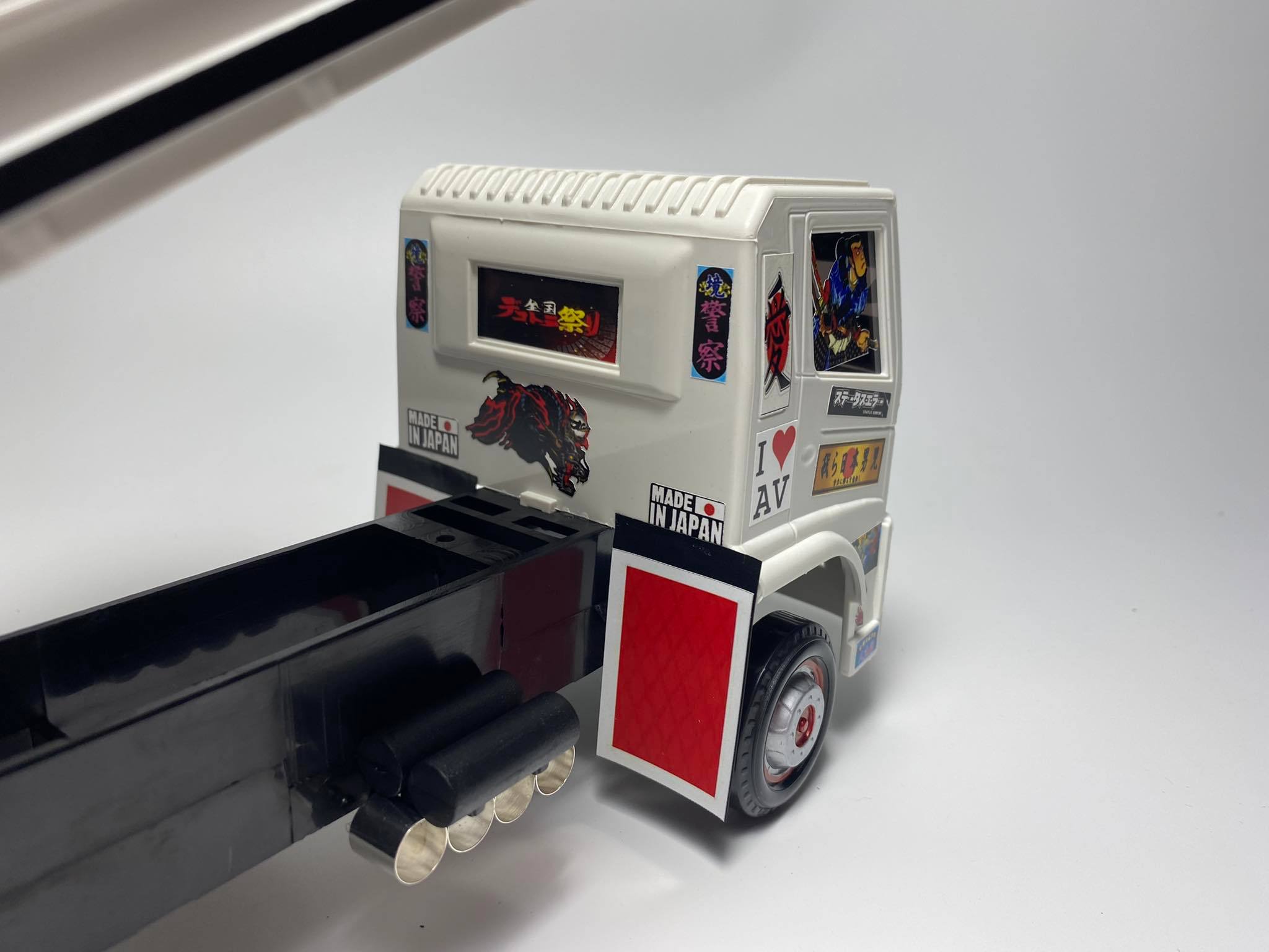 รถดั้มแต่งวัยยุ่น สไตล์ญี่ปุ่น โมเดลรถสิบล้อแต่ง 1/24