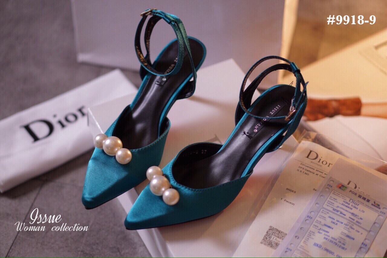 พร้อมส่ง : รองเท้าส้นเข็มสไตล์ Dior (สีเขียว)