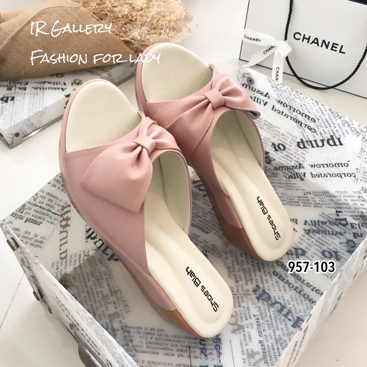 รองเท้าแตะเสริมส้นแต่งโบว์ (สีดำ)