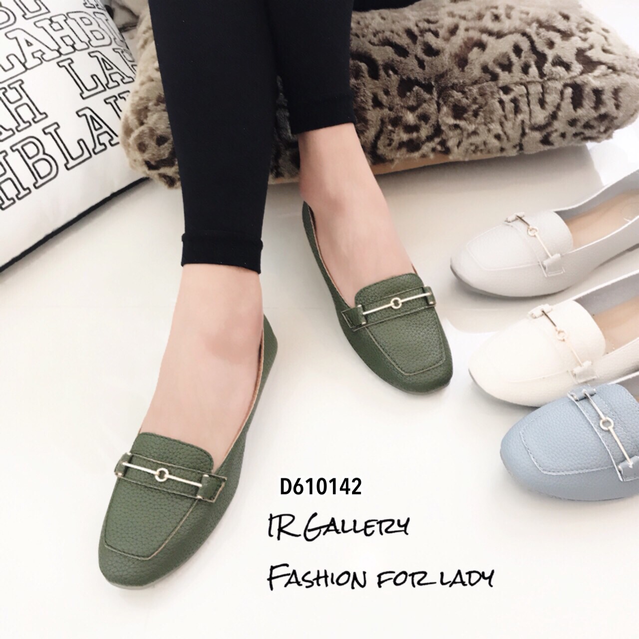 รองเท้าคัทชูหนังทรงสวมแต่งอะไหล่ (สีน้ำตาล)