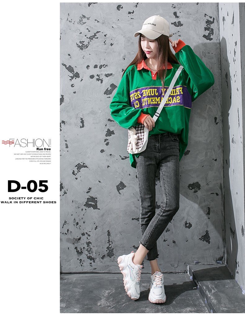 รองเท้าผ้าใบสปอร์ตแต่งลายส้น