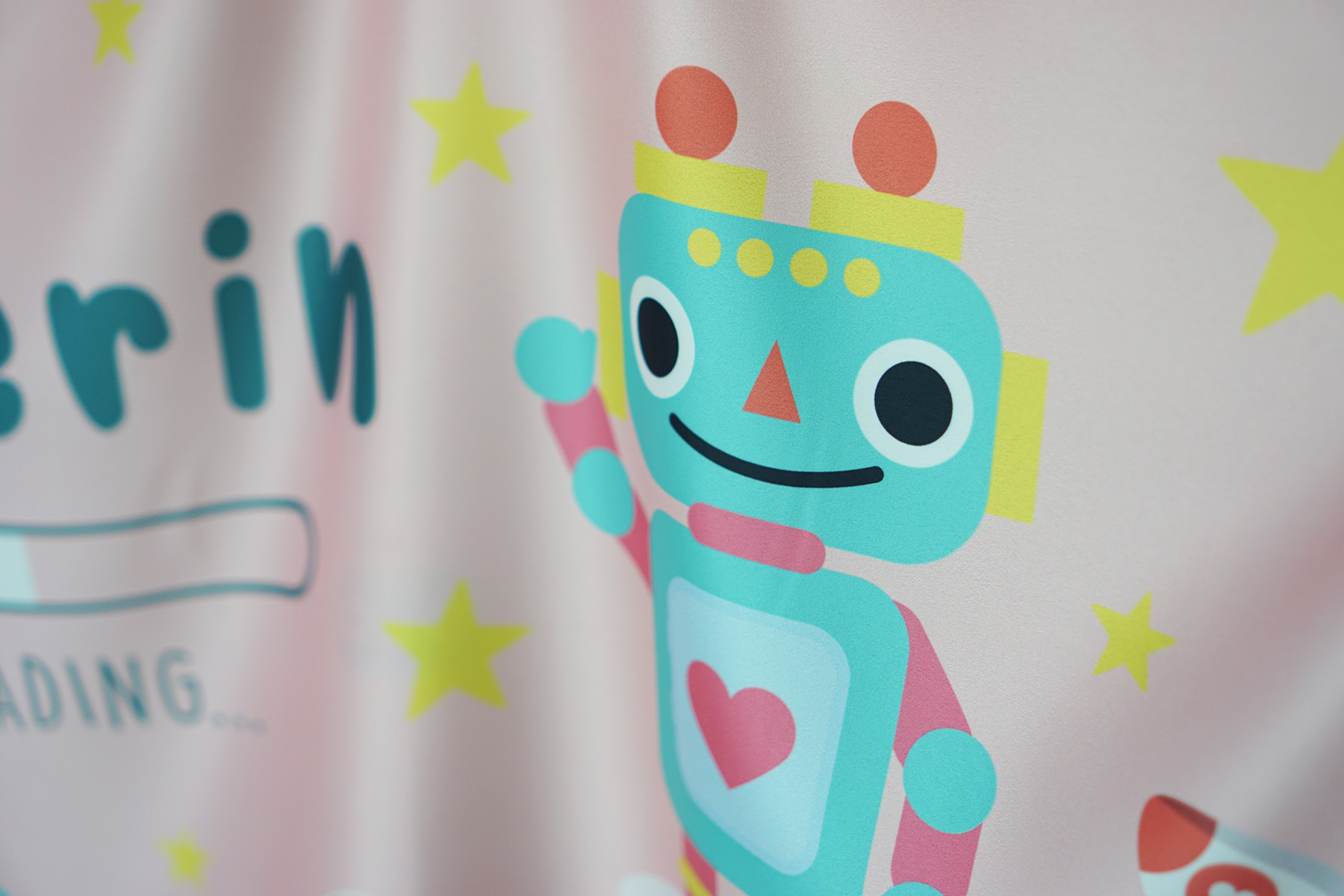 ผ้าคลุมให้นม สั่งทำใส่ชือ ลาย Robot - Pink