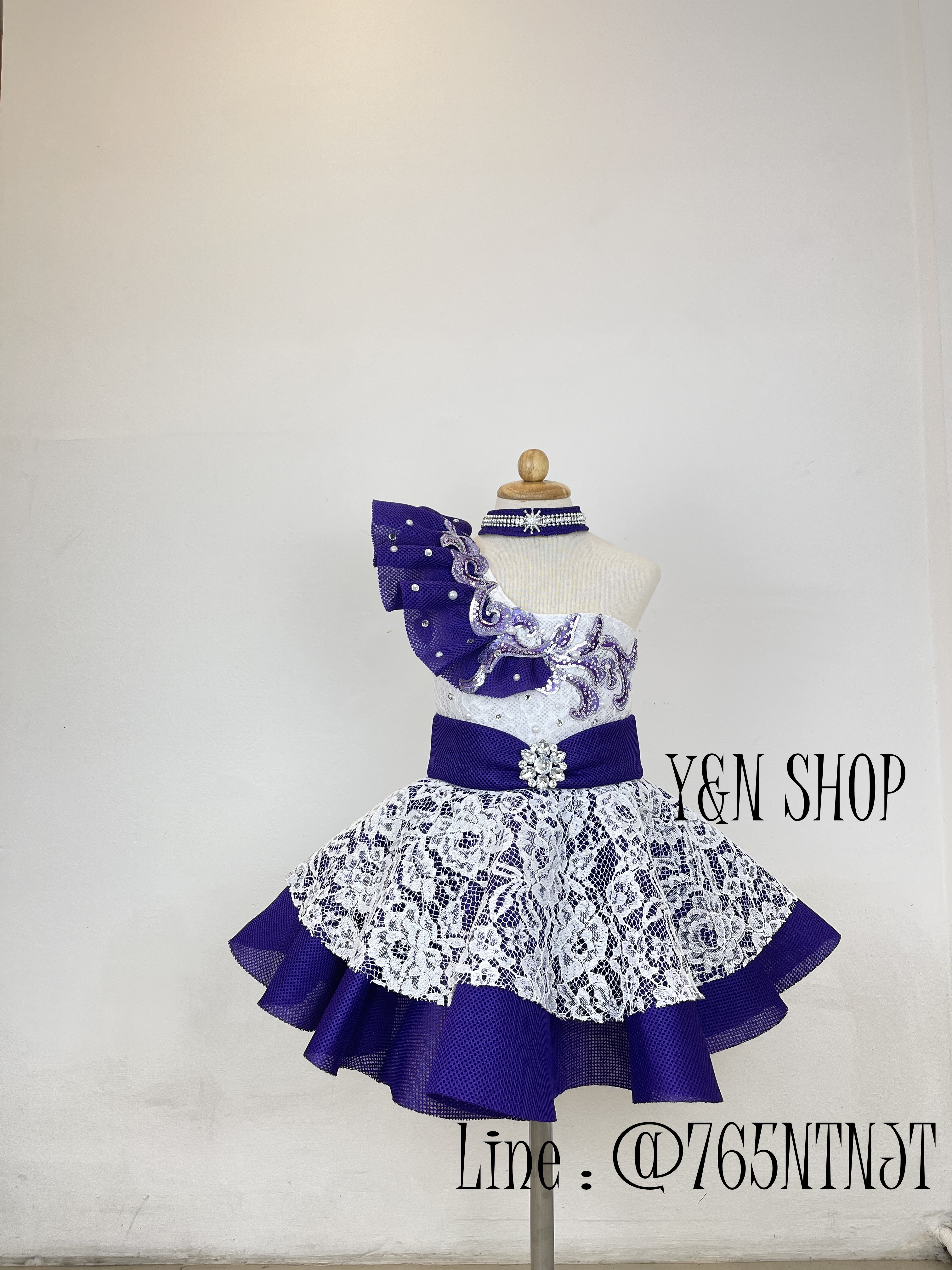 Y&NShop ชุดดรัมเมเยอร์ ชุดเชียร์ลีดเดอร์ เด็กผู้หญิงอนุบาล-ประถมต้น แบบชุดไหล่เคร์ป ลูกไม้ขาว