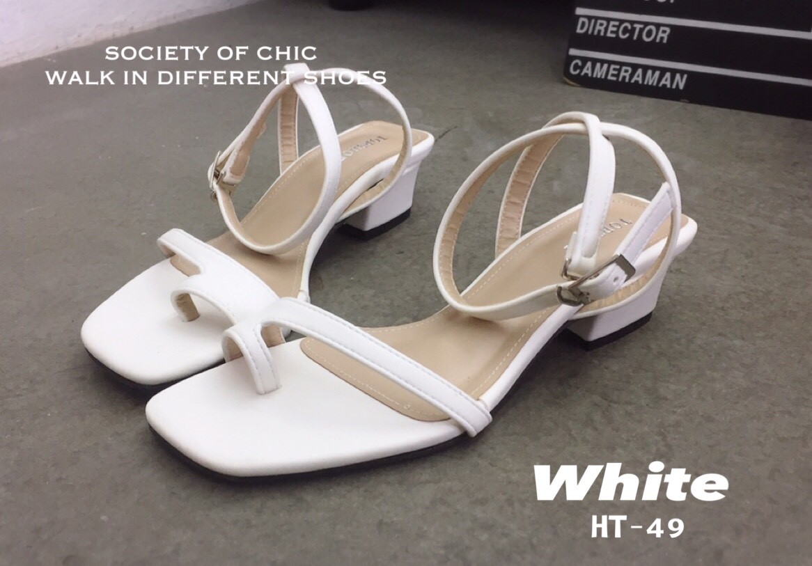 รองเท้าส้นเตี้ยสายคาดโป้ง (สีดำ)