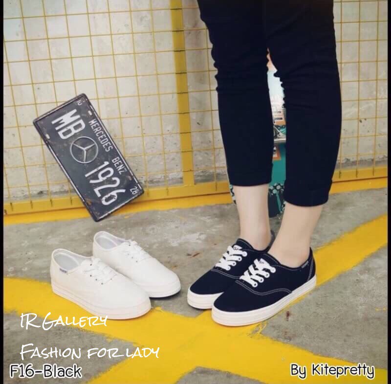 รองเท้าผ้าใบทรง Keds (สีขาว)