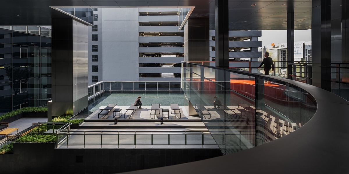 AIA East Gateway 办公楼出租空间开店,Bangna-Trad 路旁,靠近地铁黄线,Sri Iam 站,350 米。