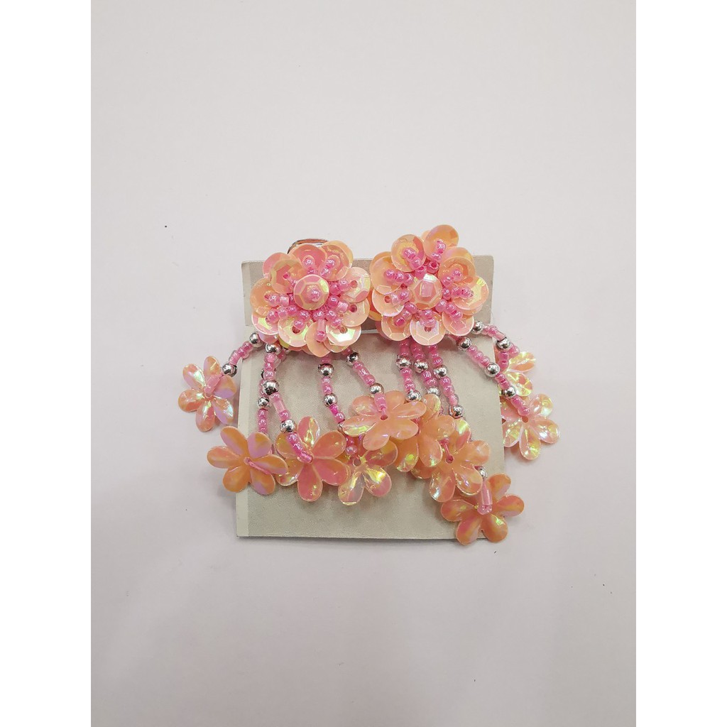 ต่างหู ประกอบชุดดรัมเมเยอร์