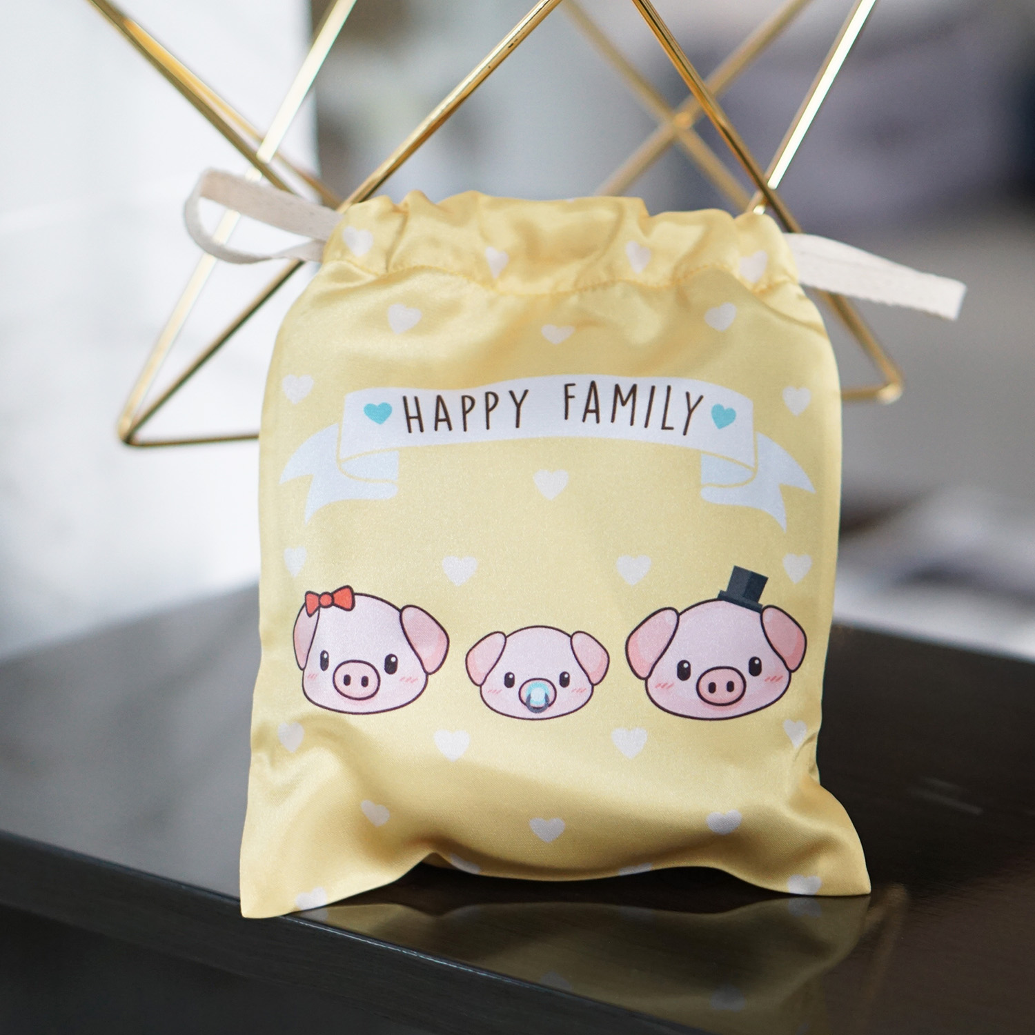 ผ้าคลุมให้นม สั่งทำใส่ชือ ลาย Piggy Family - Yellow
