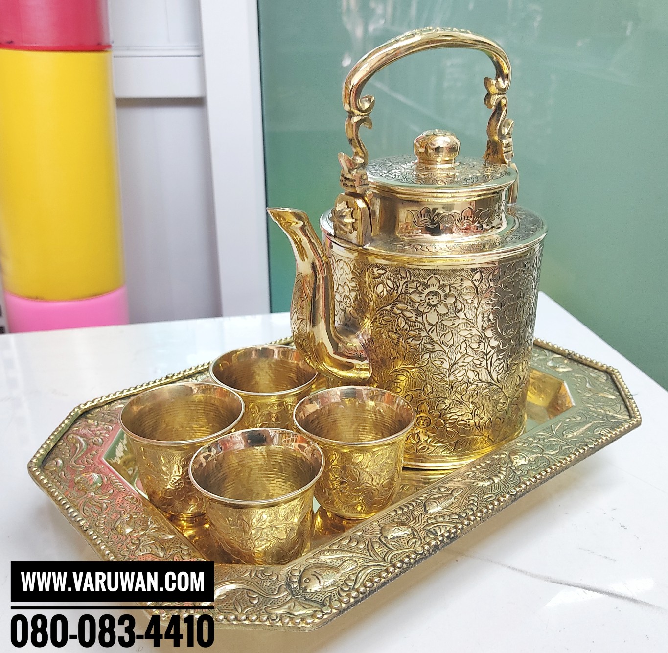 ชุดน้ำชาทองเหลืองตอกลาย ทรงกระบอก