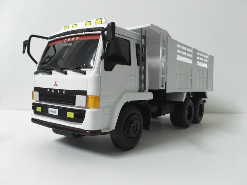 รถบรรทุกตั้งโชว์ 1/24 Truck toy โมเดลรถดั๊มพ์