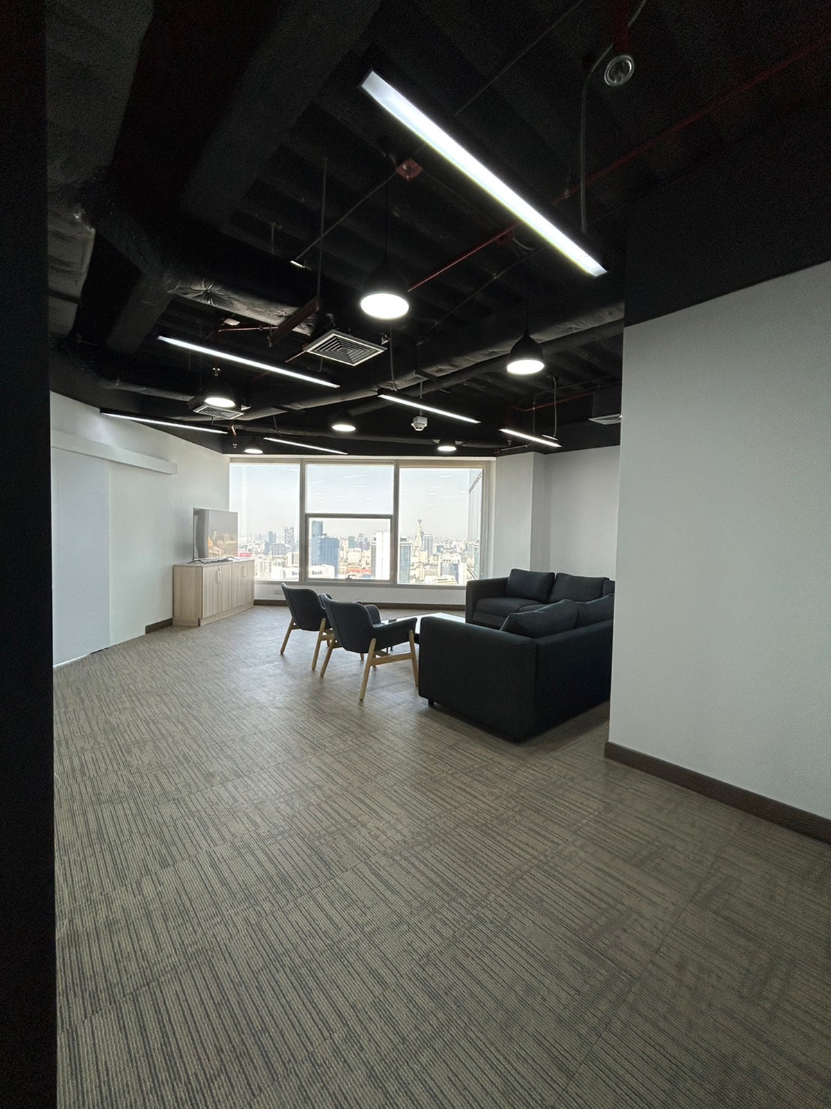 Empire Tower sathorn bangkok สำนักงานให้เช่าย่านสาทร ใกล้สถานีรถไฟฟ้า BTS ช่องนนทรี เพียง 300 เมตร