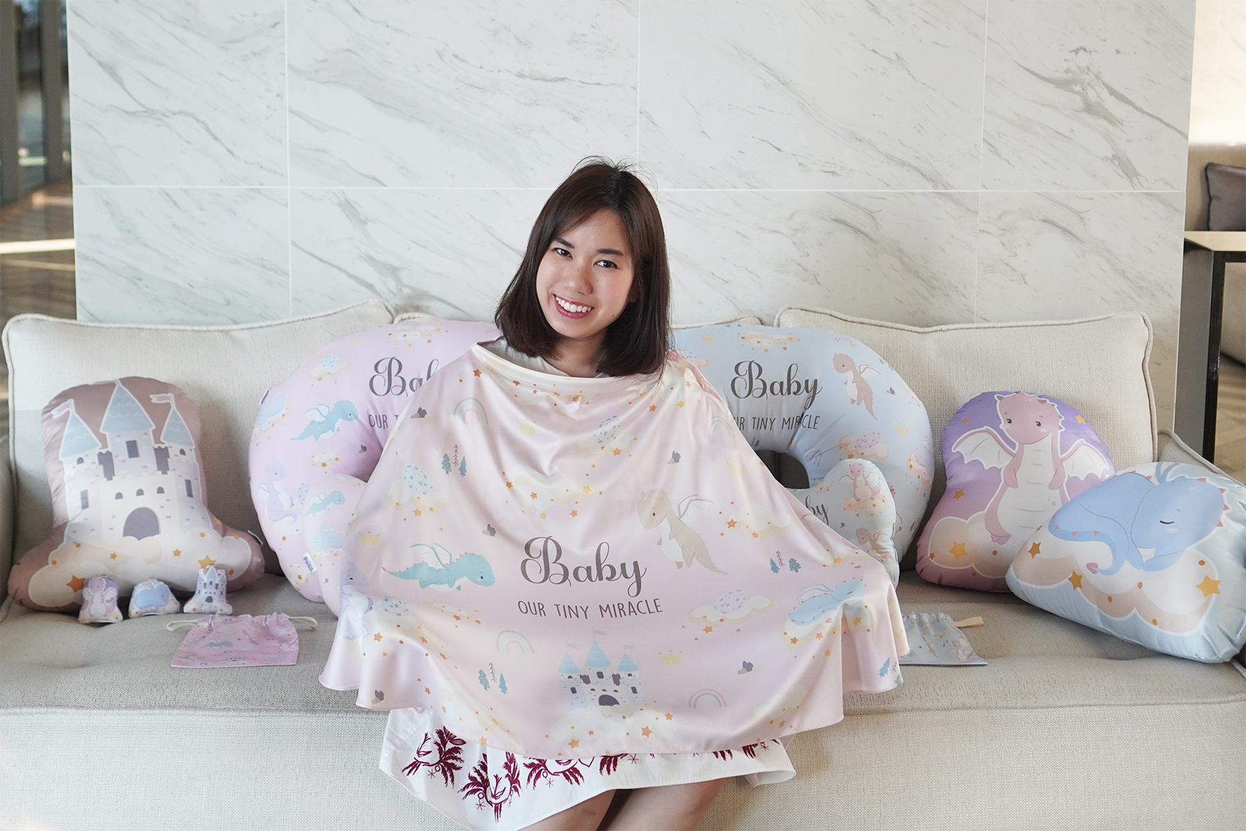 ผ้าคลุมให้นม 3in1 (รุ่นมีกระดุม ถอดโครงได้) แบบสั่งทำใส่ชื่อ ลาย Dragon - Pink