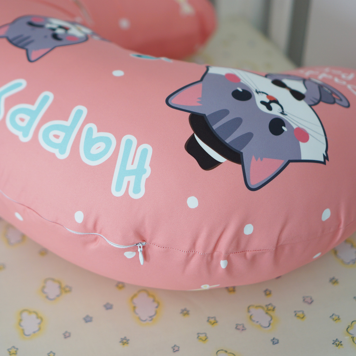ชุดของขวัญเด็กแรกเกิด NP2 ผ้าคลุมให้นม + หมอนรองให้นม ลาย Kitten - Peach