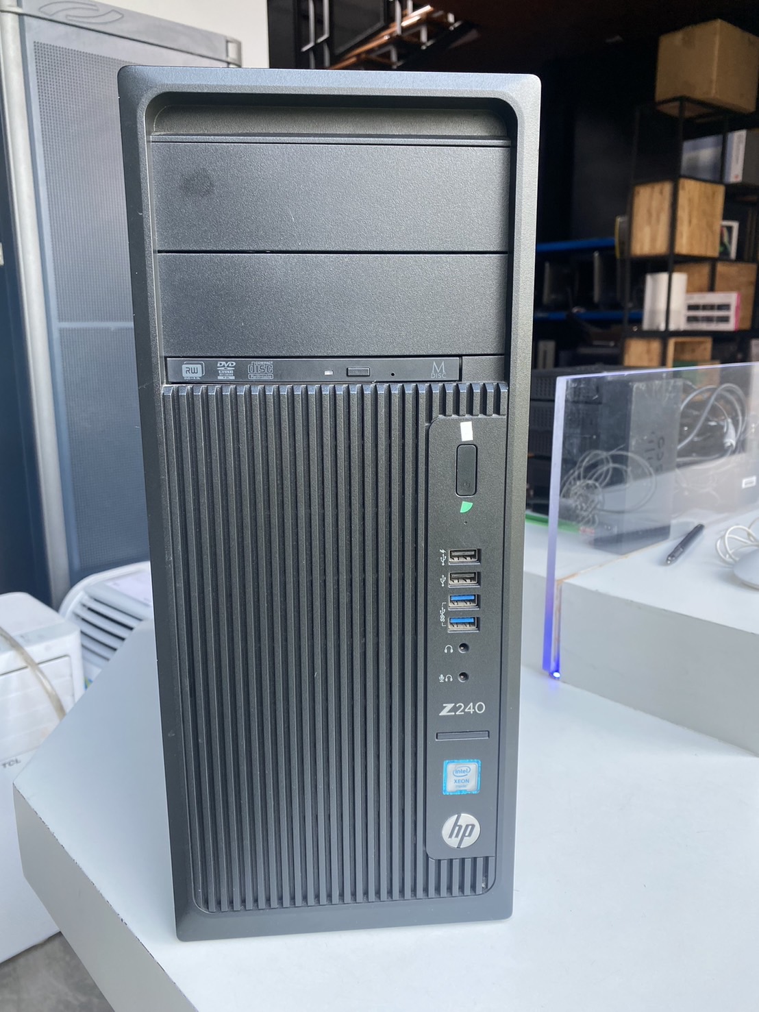 คอมพิวเตอร์ HP Workstation Z240 MT E3-1240V3 Ram 16 GB SSD 120 GB