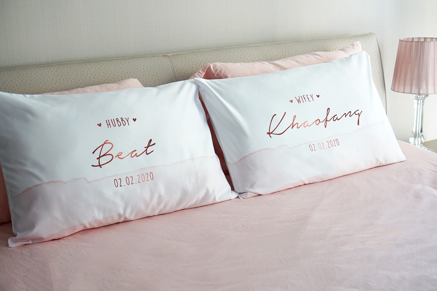 ปลอกหมอนหนุนคู่ ลายสีน้ำ ตัวอักษรสี Copper - Font 27