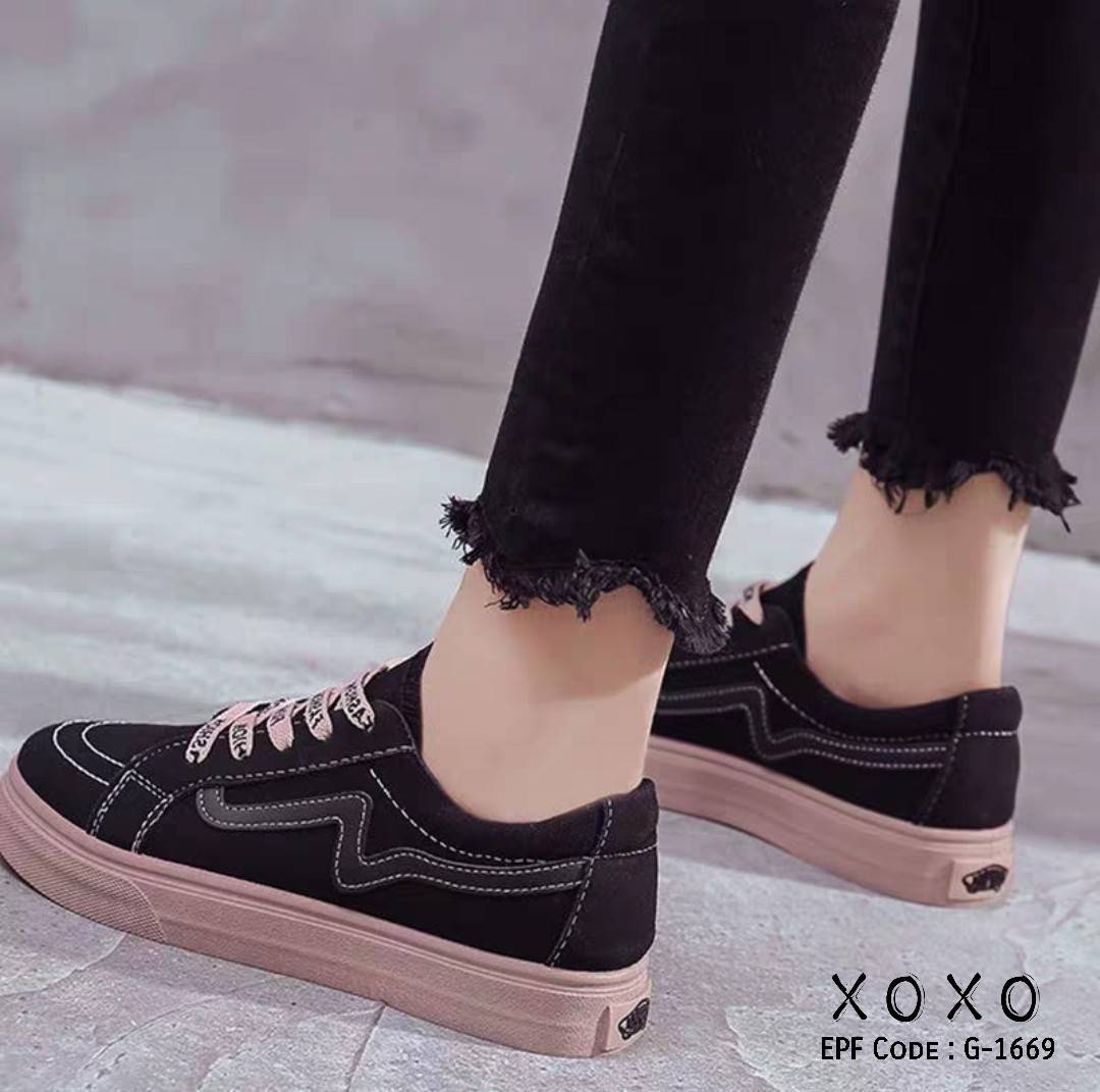 รองเท้าผ้าใบแฟชั่นทูโทนพาสเทล (สีดำ)