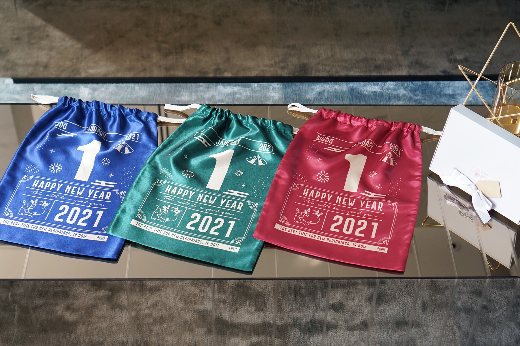 ถุงผ้าซาติน ไซส์ L สั่งทำใส่ชื่อ Set ปีใหม่ - Chinese Calendar - Mix Colour (Free กล่องของขวัญ)