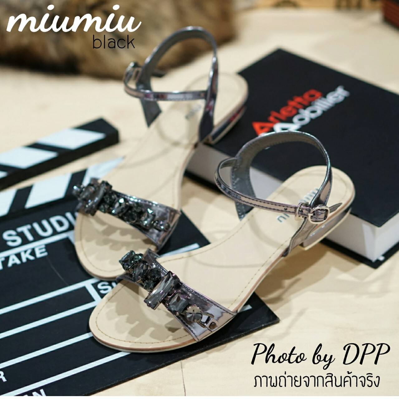 พร้อมส่ง : รองเท้าMIU MIUประดับเพชร (สีดำ)