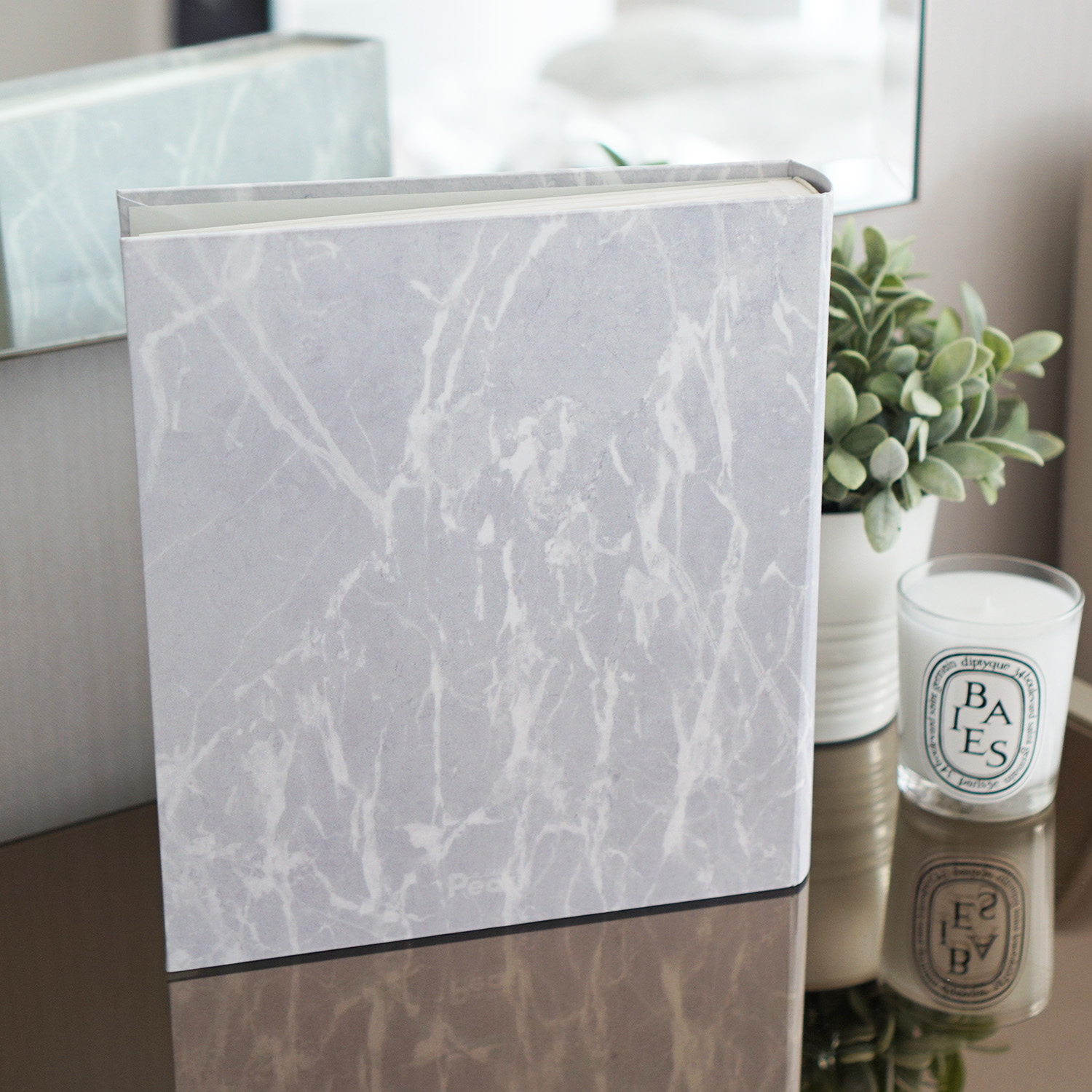 อัลบั้ม 200 รูป (5x7") แบบพร้อมส่ง Grey Marble ข้อความ The Story of us