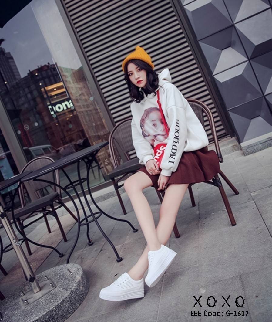 รองเท้าผ้าใบปักลายใบ้ไม้พาสเทล (สีน้ำตาล)